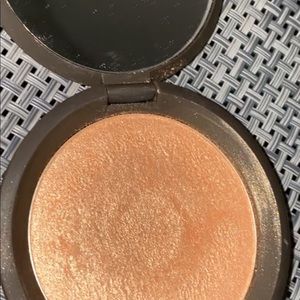Becca highlighter